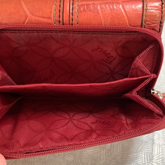 FOSSIL CROCODILE ORANGE-RED (5") Leather  Tri-Fold Wallet - Picture 5 of 16
